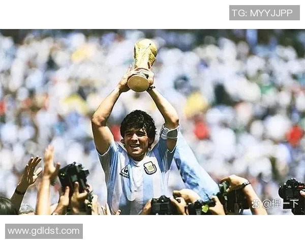 英国足球明星突然去世震惊球迷与体育界哀悼不已