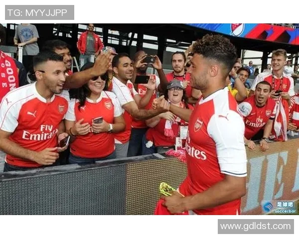 男足球明星与女友的甜蜜生活揭秘他们的爱情故事与共同成长之路