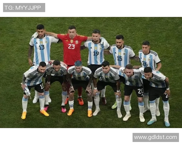 国外足球明星因伤缺阵引发媒体热议与球迷担忧的事件分析